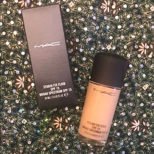 MAC Studio Fix Fluid SPF 15 in NC20
